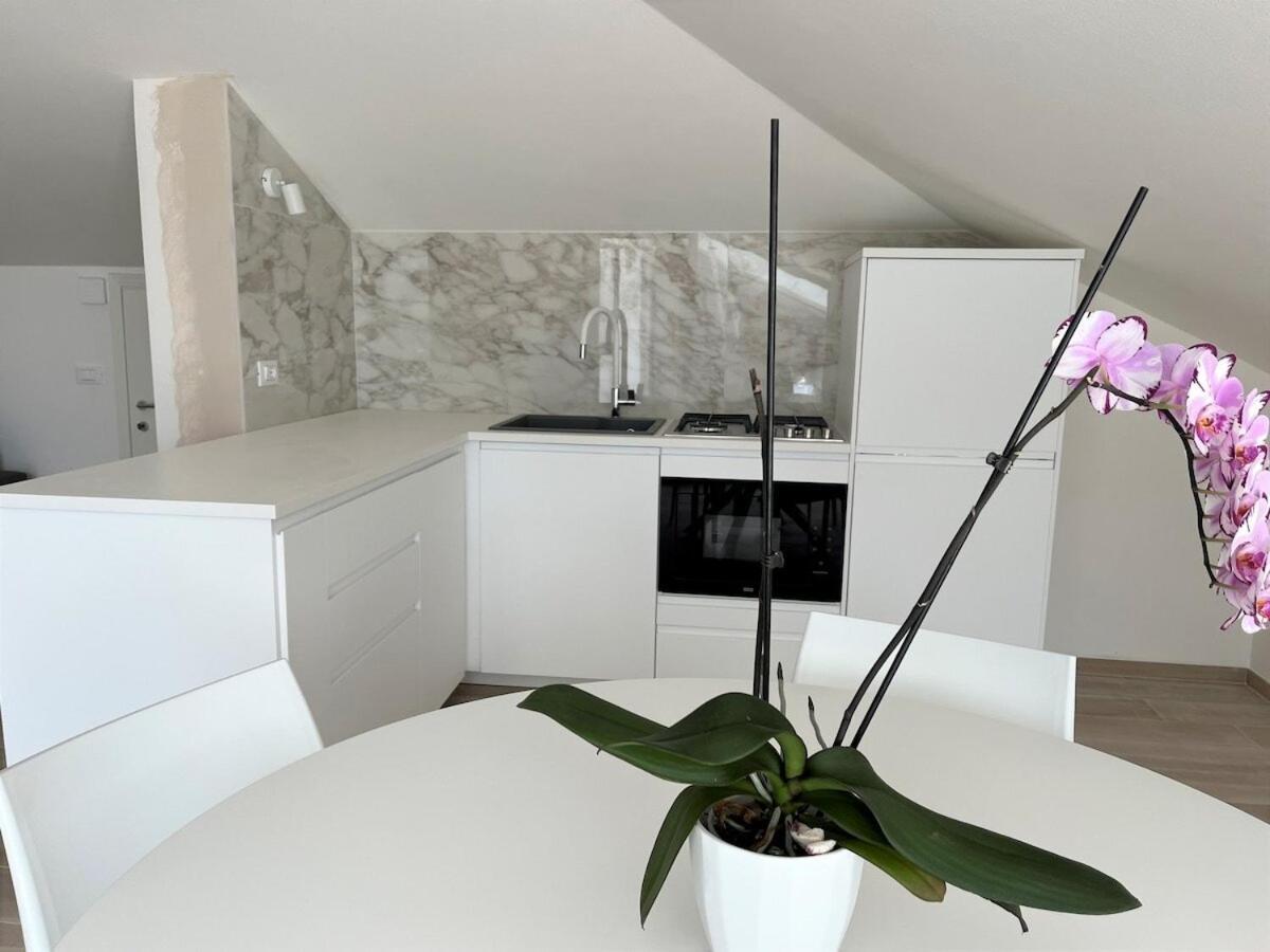 Attico Calla เปสเคียรา เดล การ์ดา ภายนอก รูปภาพ